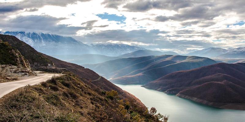 水果营养与日式禅意的邂逅：揭秘榴莲与山竹的共生奥秘与生鲜电商新风尚